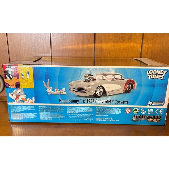 New in Box Bugs Bunny Looney Tunes Figurine and Die-cast 1957 Corvette - Picture 2 of 3